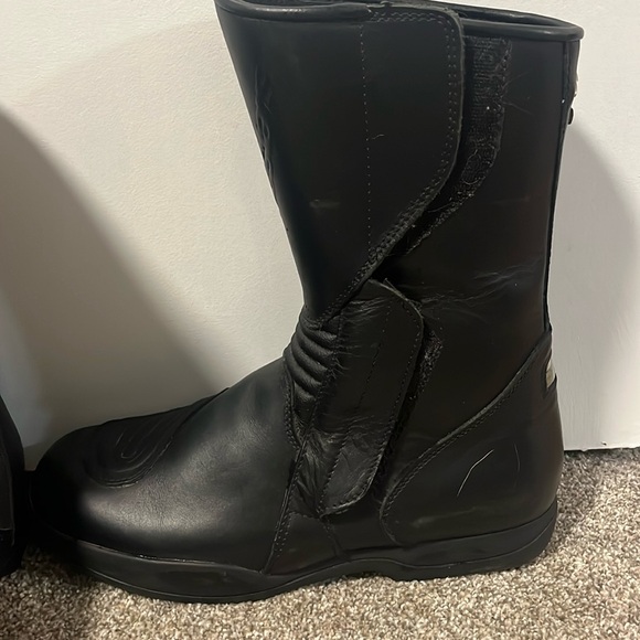 Alpinestars Black Motocycle Boots with Textured Leather - Picture 5 of 13